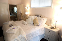 Luxury Bed and Breakfast Accommodation Suite Daylesford